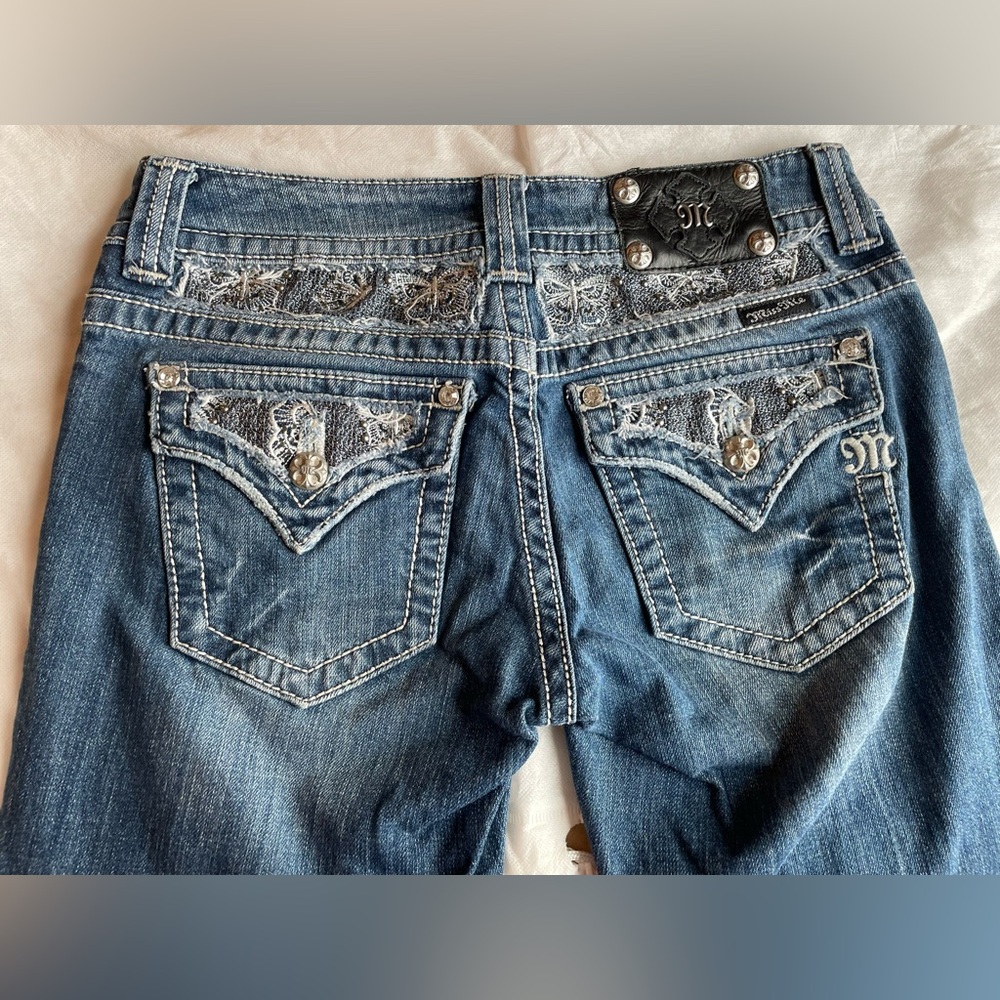 Miss Me Capri Jeans sz 28 Butterflies Rhinestones Embellished Flap Pockets - Picture 4 of 13